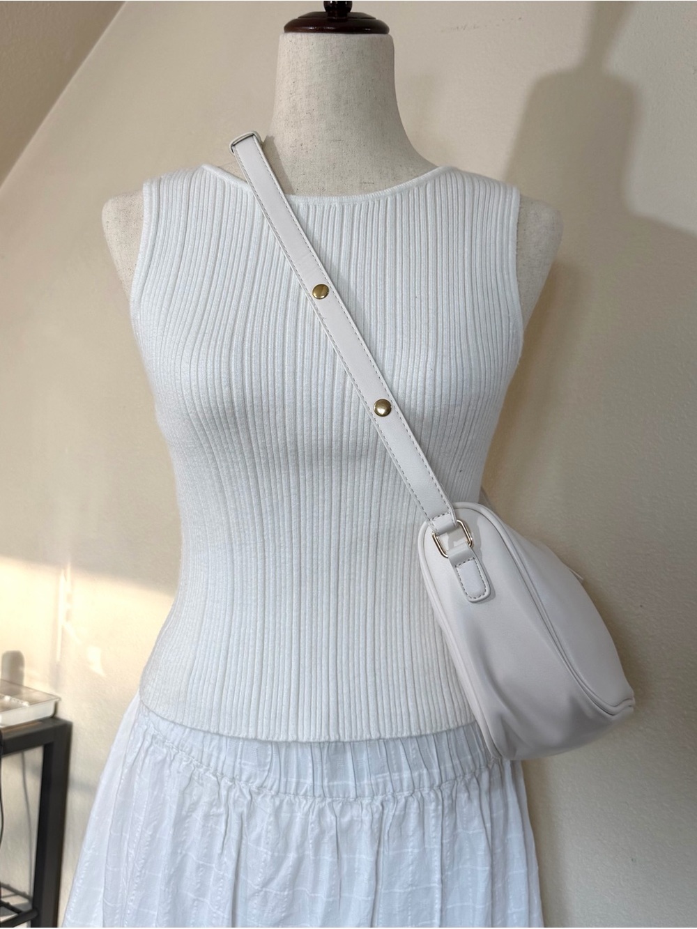 Minimalist White Crossbody Bag - Elegant Everyday Shoulder Bag